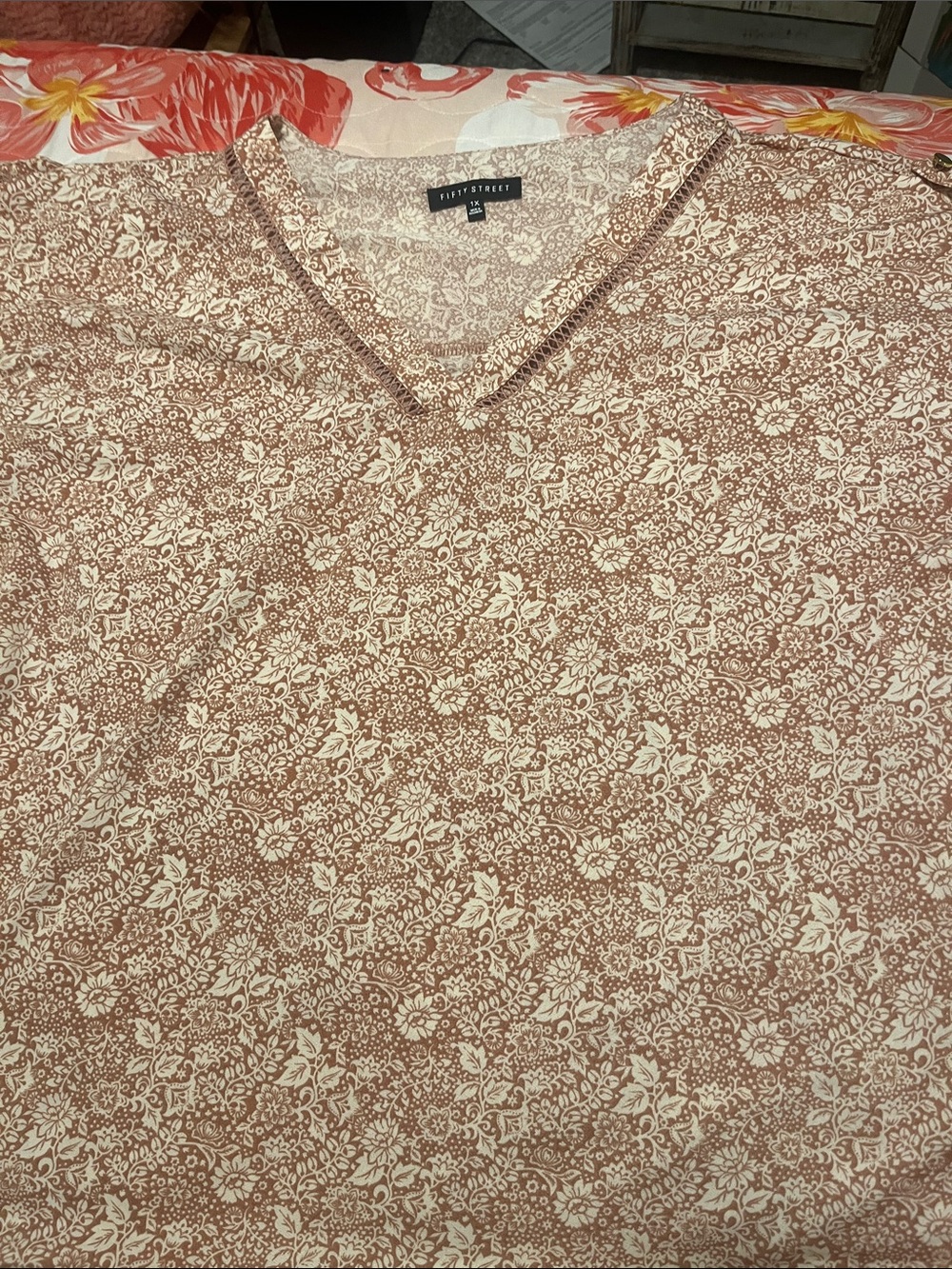 Fifth Street V-Neck Floral Tee - Cream & Dusty Rose